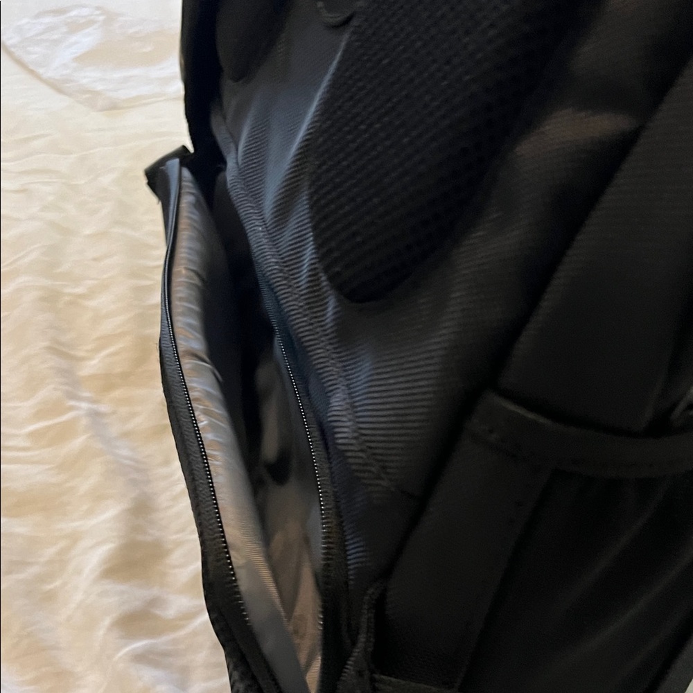 HP Jet Black Tech Backpack - Picture 8 of 12
